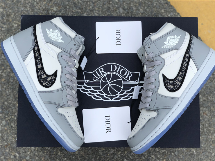 Air Jordan 1 Retro High D*ior CN8607-002