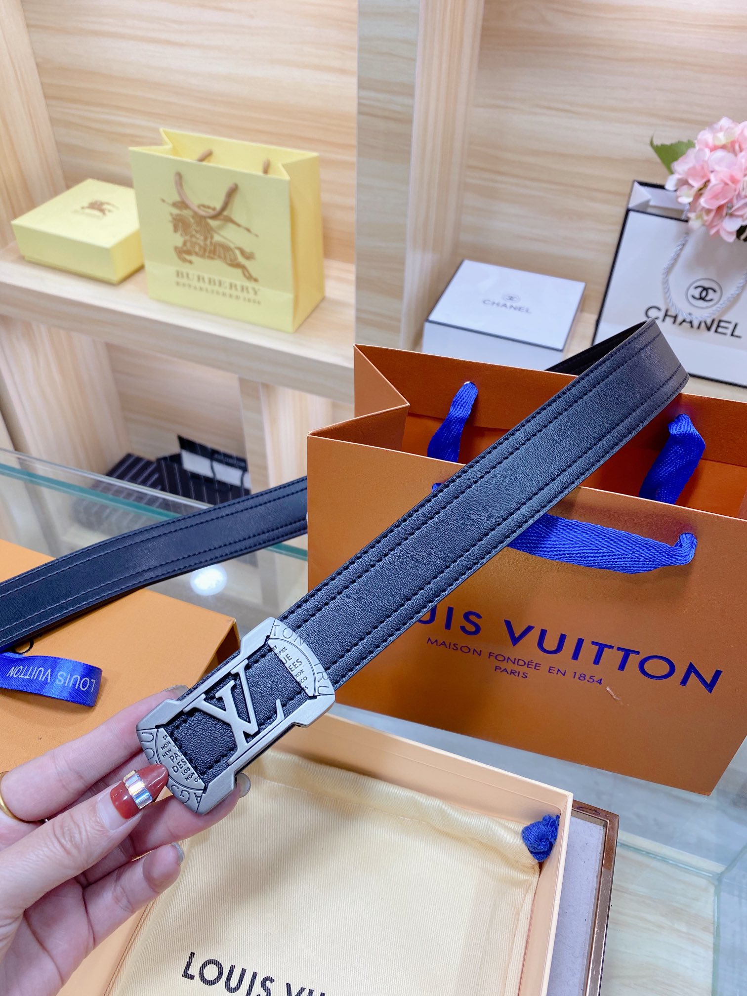 L*ouis V*uitton Belts Top Version