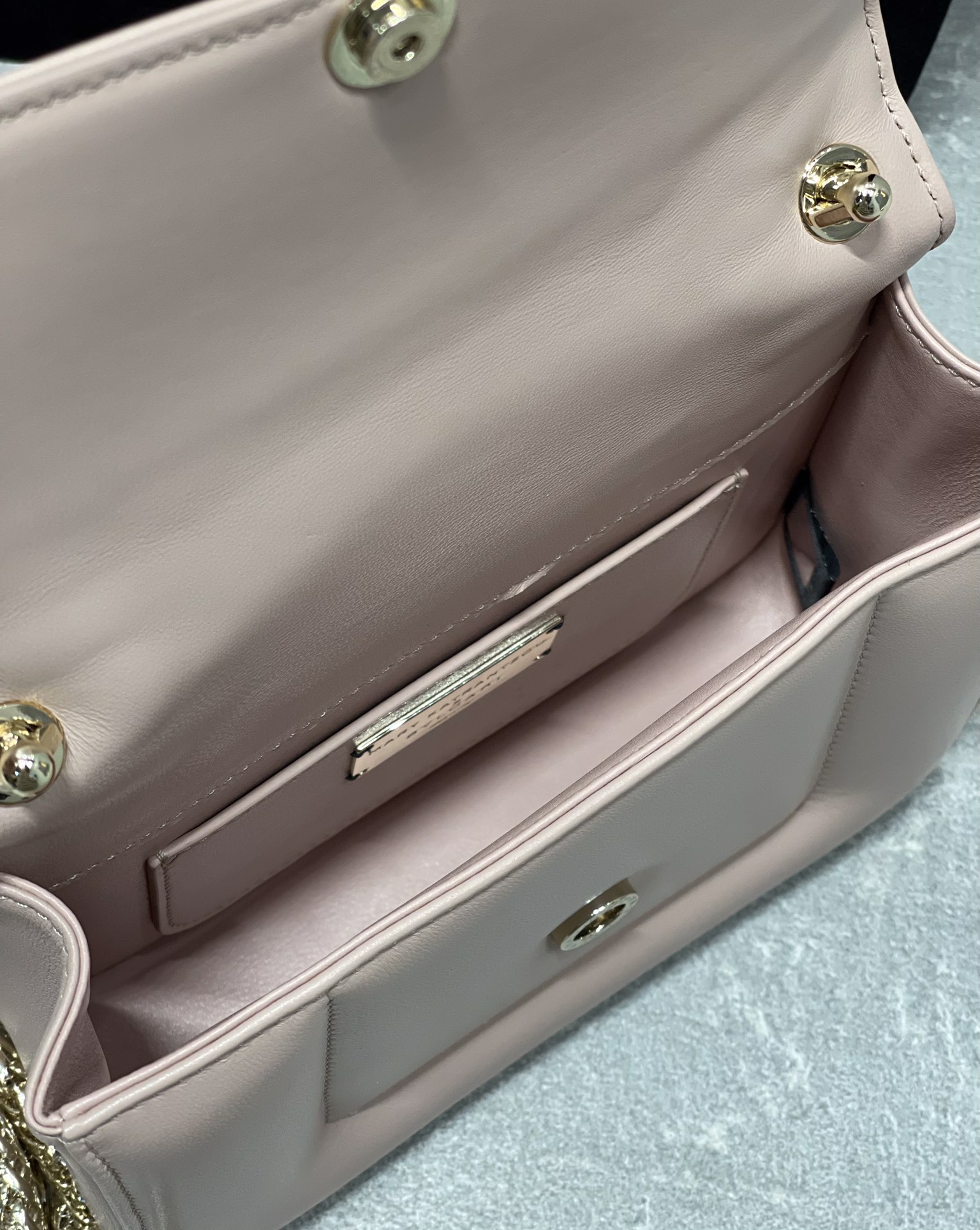 B*vlgari Top Quality Bag 19.2*15*6CM