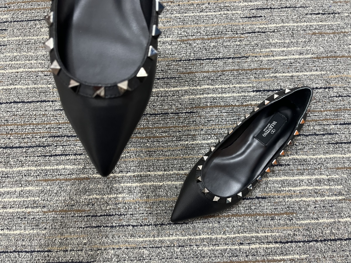 Women 𝑉*𝐴𝐿𝐸𝑁𝑇𝐼𝑁𝑂 Top Sneakers