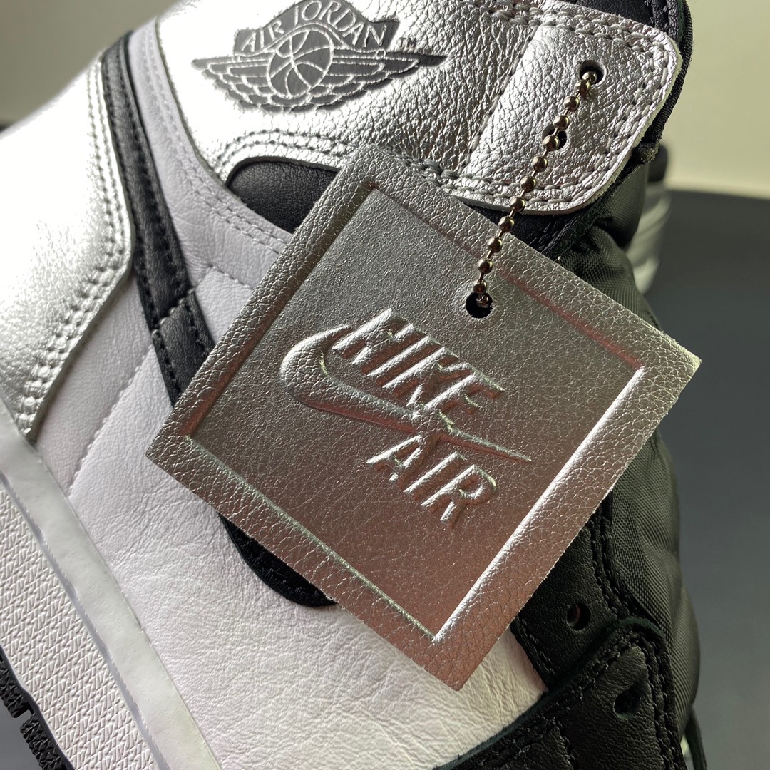 Air Jordan 1 High OG WMNS “Silver Toe” CD0461-001