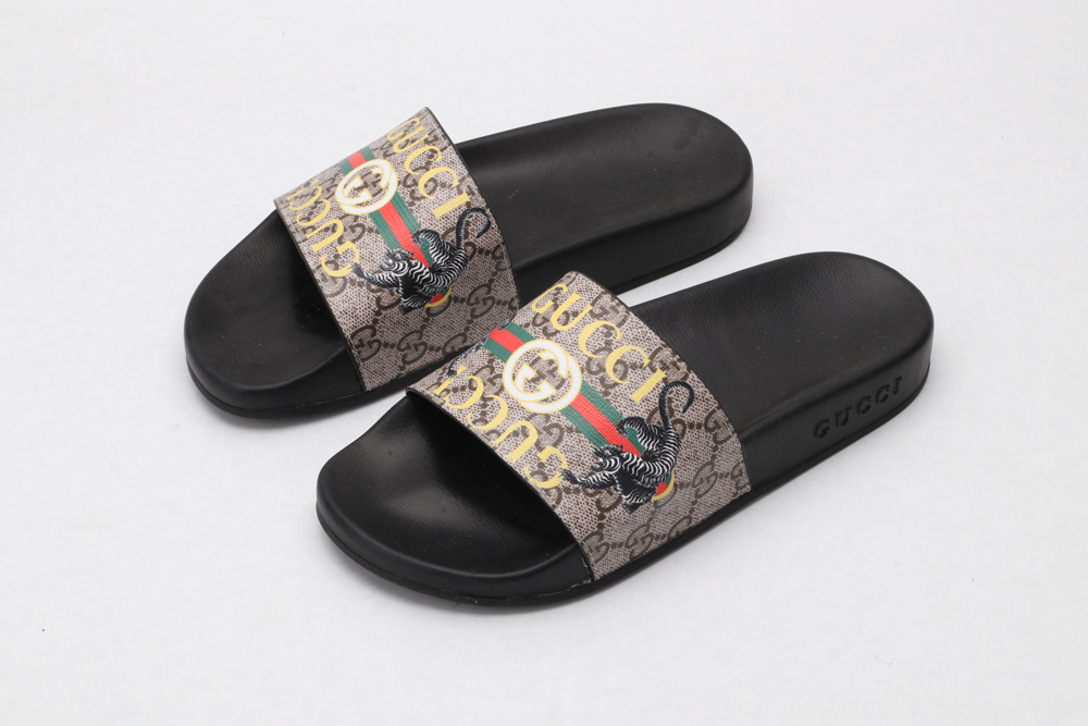 G*cci Sandals