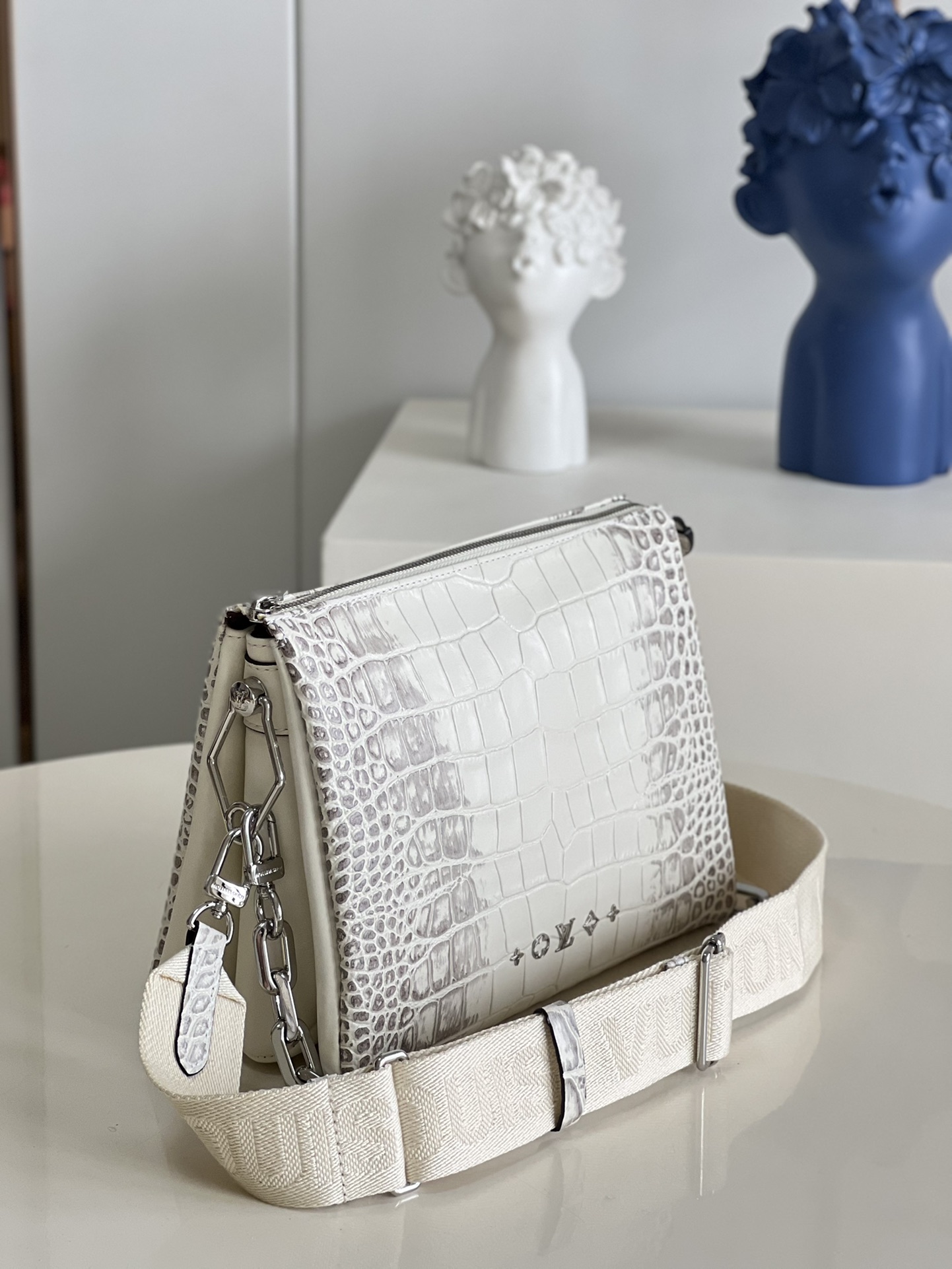 L*ouis V*uitton Top Bag 26*20*12CM