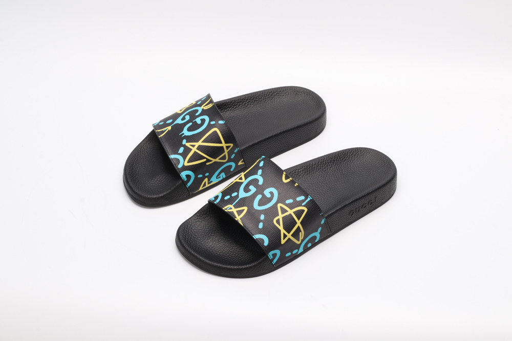 G*cci Sandals