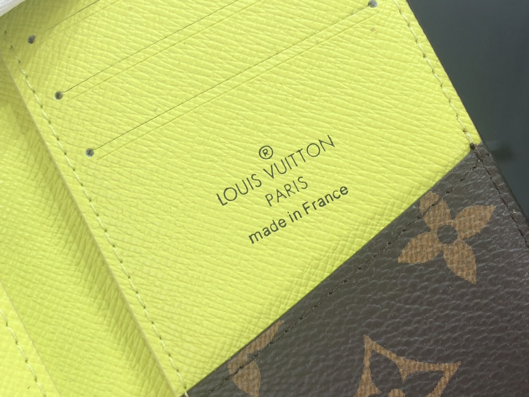 L*ouis V*uitton Bag Top Quality 8*11*1CM