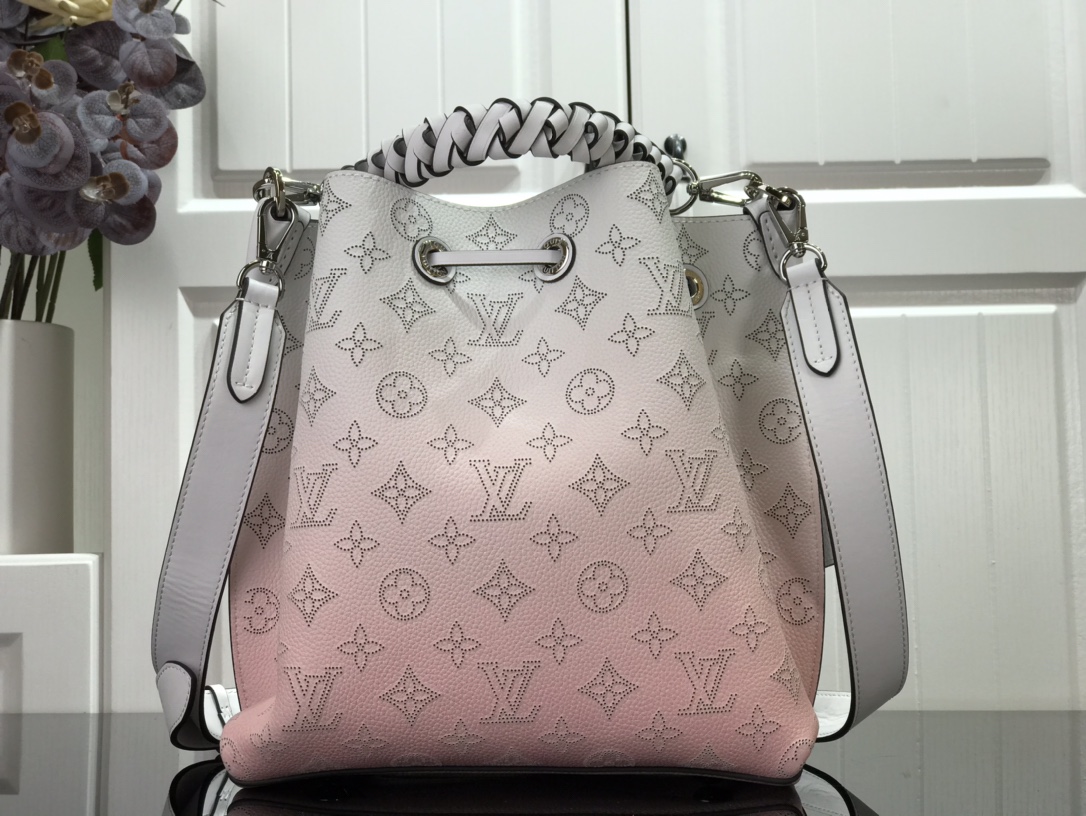 L*ouis V*uitton Top Bag 25 x 25 x 20 cm