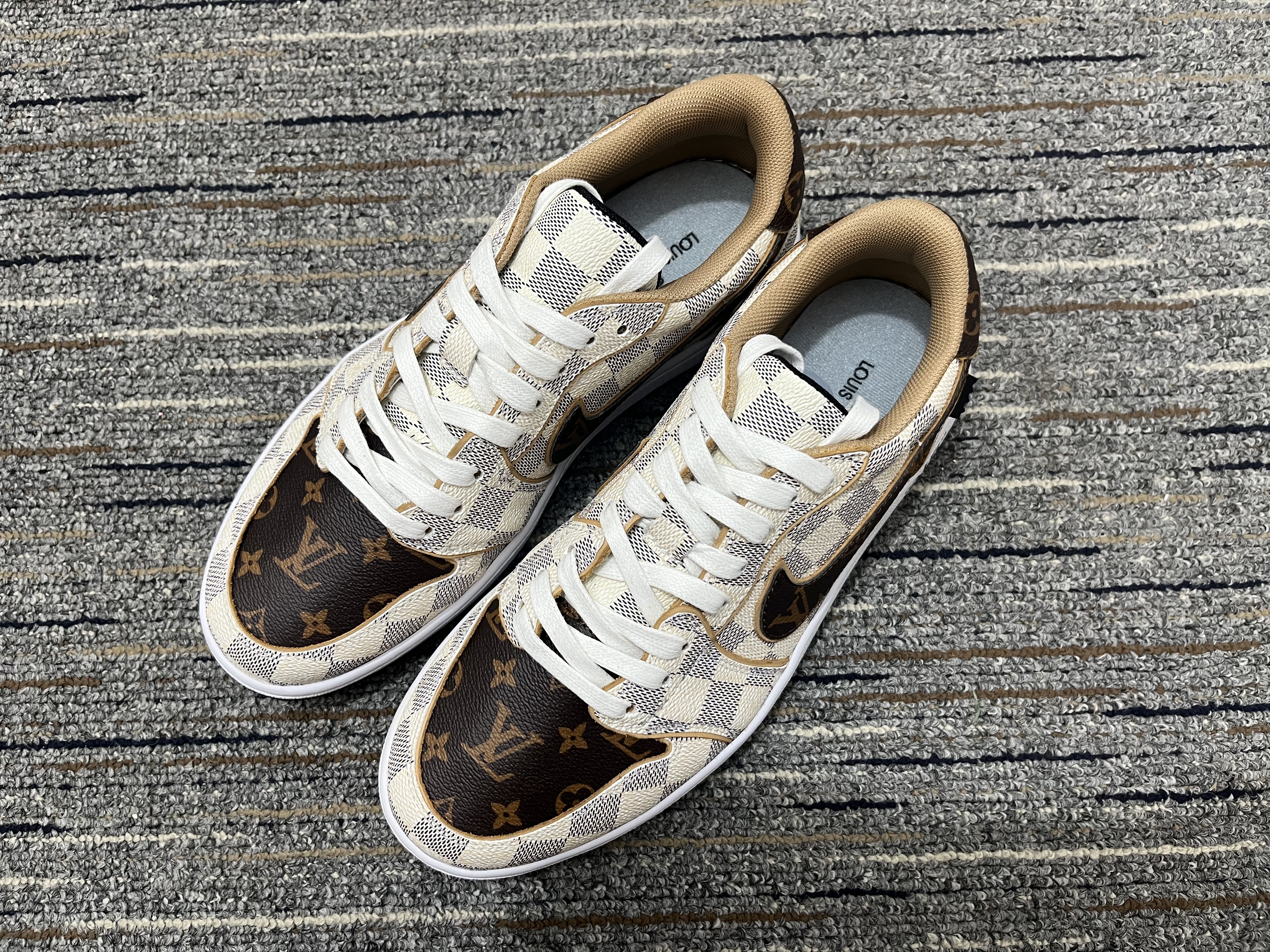 Air Jordan 1 L*V Top Sneakers