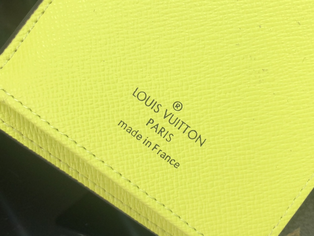 L*ouis V*uitton Bag Top Quality 10*19*2CM