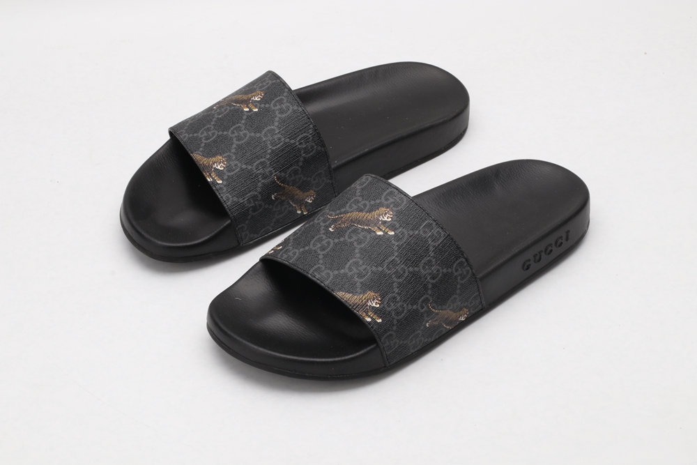 G*cci Sandals