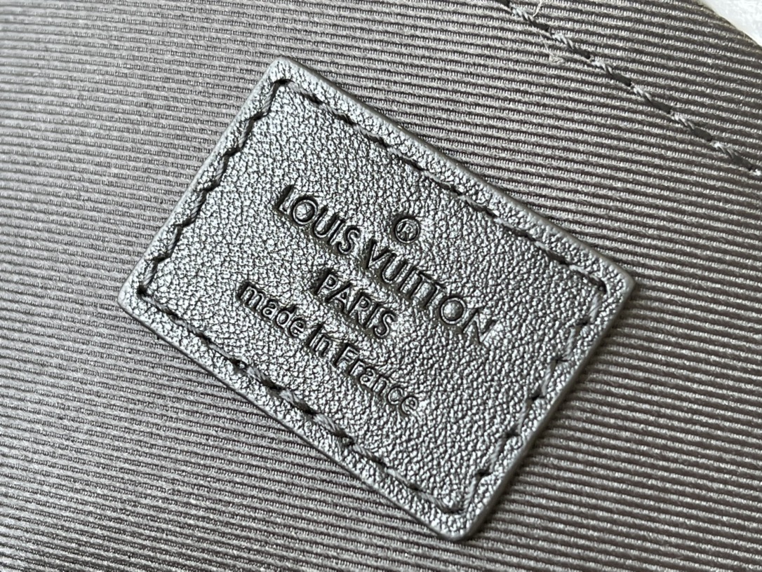 L*ouis V*uitton Top Bag 22*18*8cm