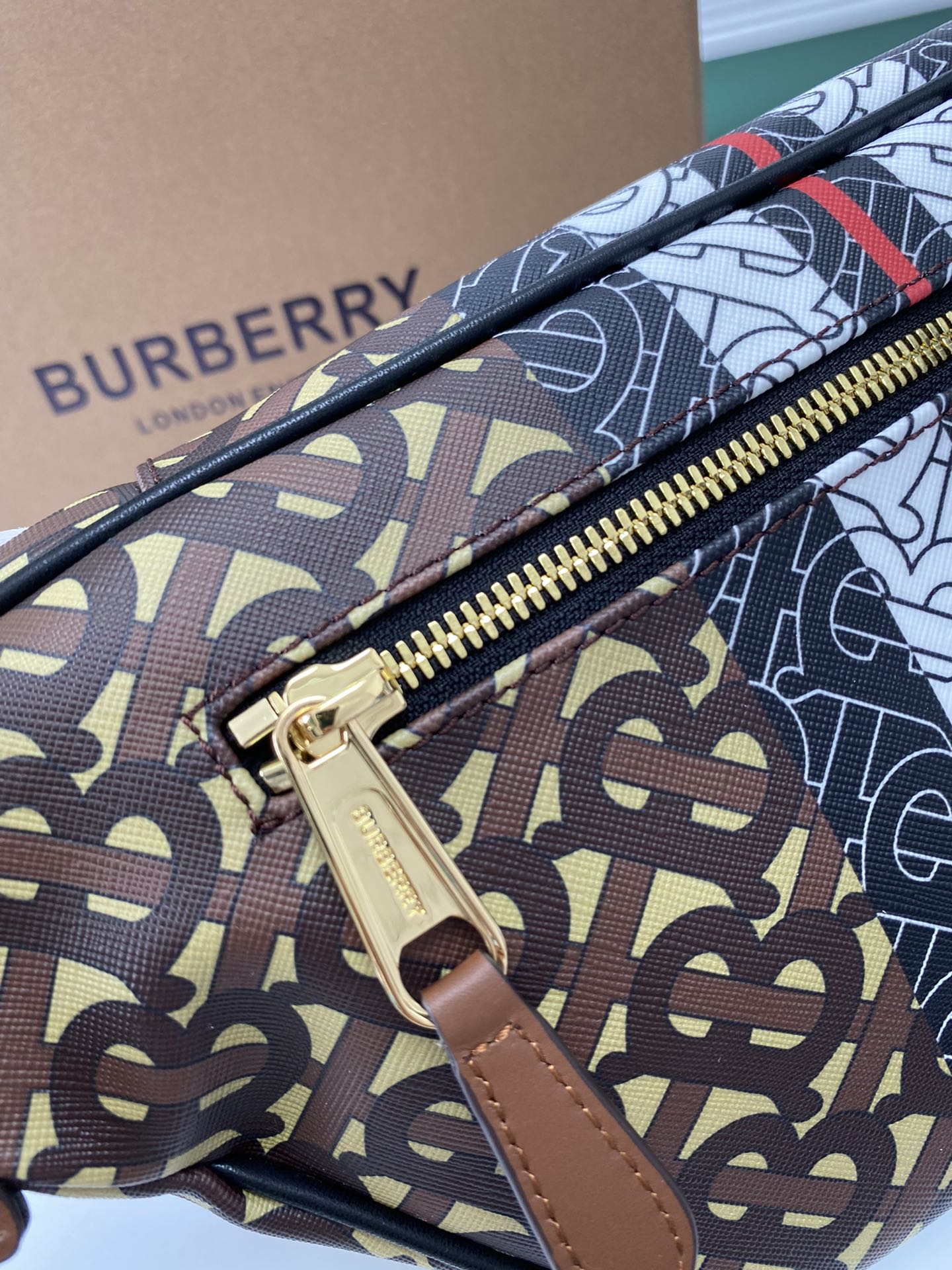 B*urberry Bag Top Quality 31*7.5*16cm