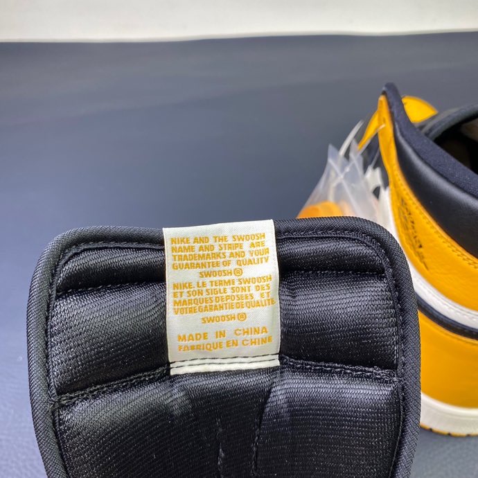 Air Jordan 1 Yellow Toe 555088-711