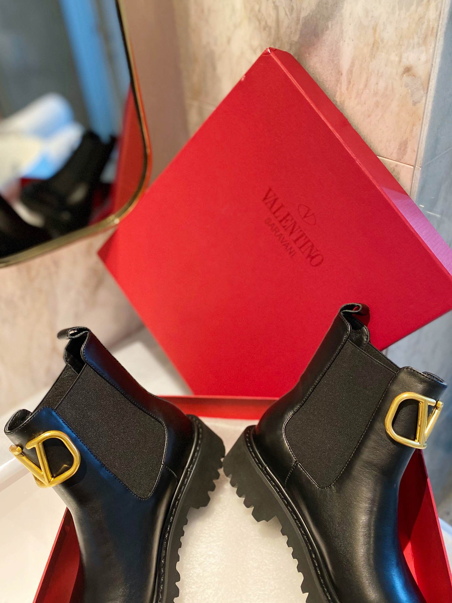 Women 𝑉*𝐴𝐿𝐸𝑁𝑇𝐼𝑁𝑂 Top Sneakers