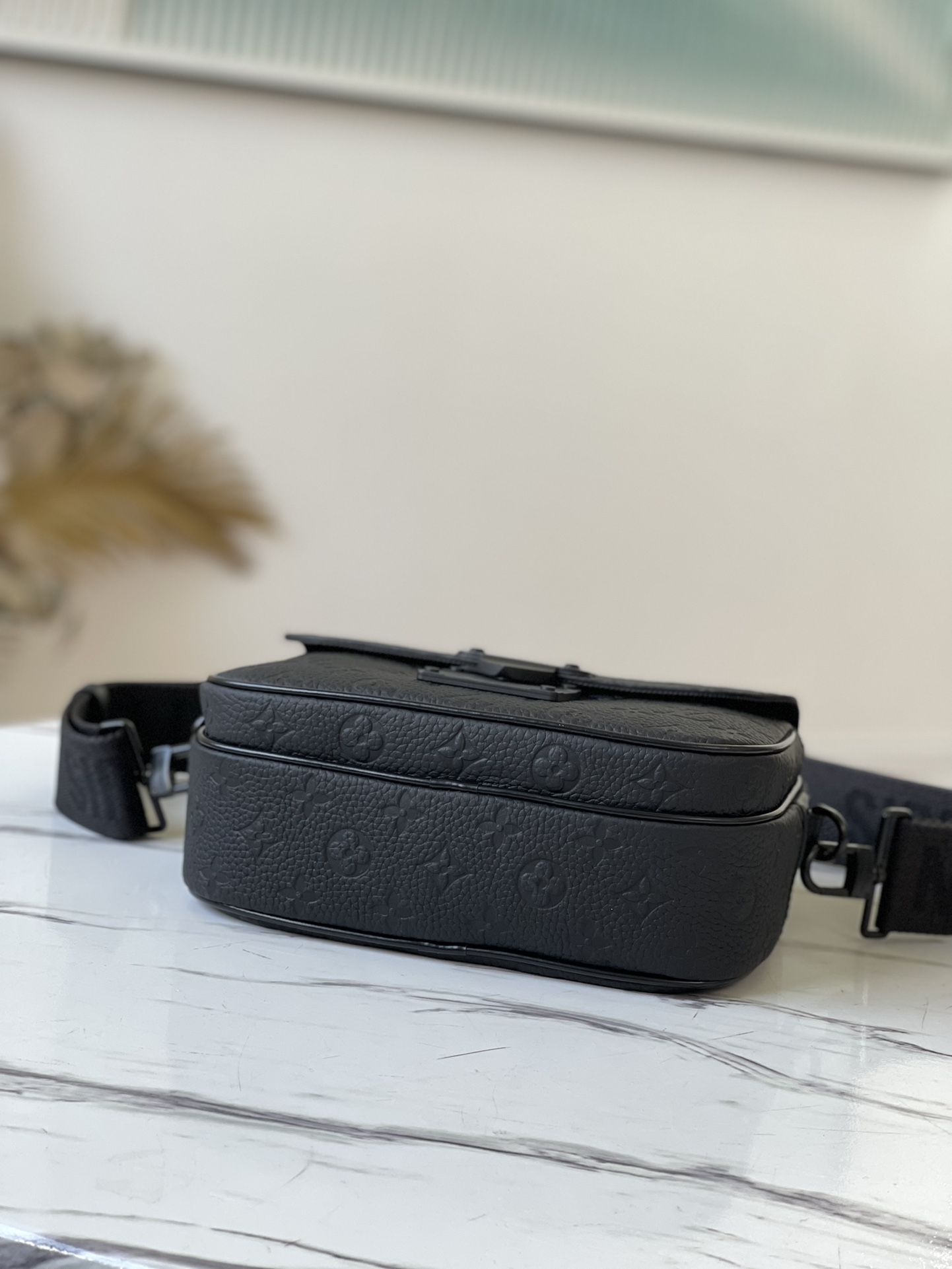 L*ouis V*uitton Top Bag 22*18*8cm