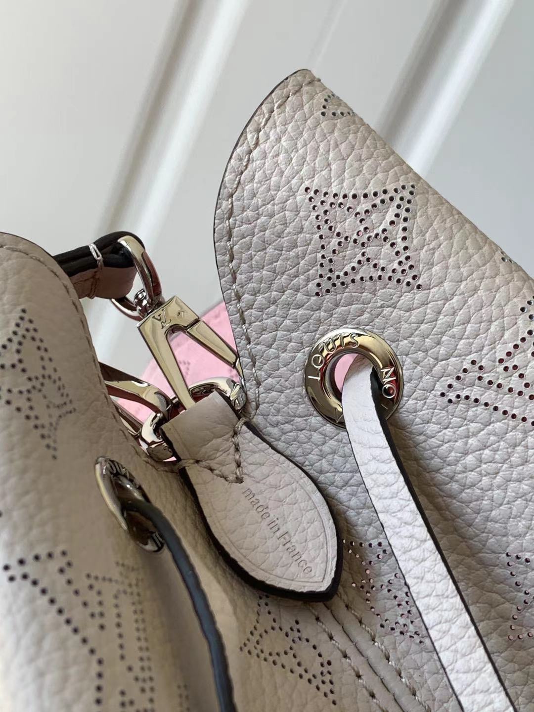 L*ouis V*uitton Top Bag 19*22*14cm