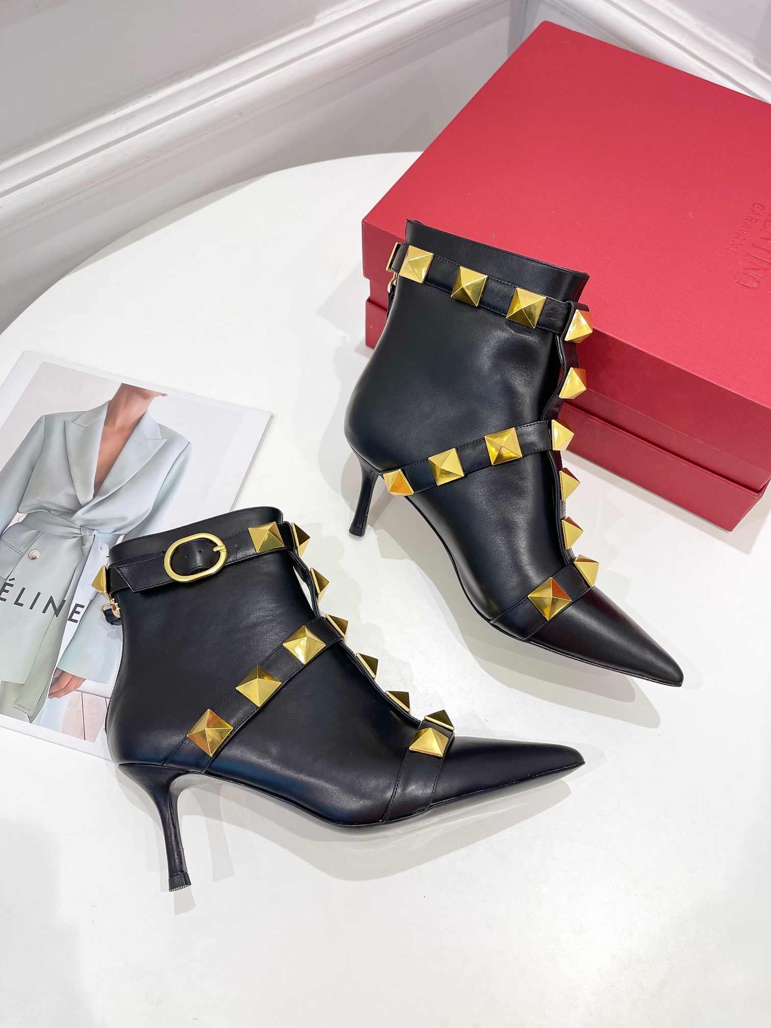 Women 𝑉*𝐴𝐿𝐸𝑁𝑇𝐼𝑁𝑂 Top Sneakers