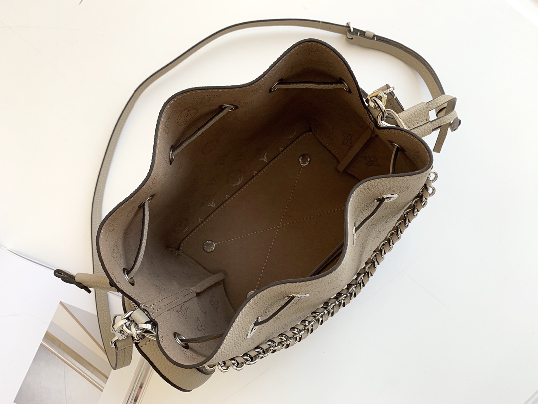 L*ouis V*uitton Top Bag 19 x 22 x 14 cm