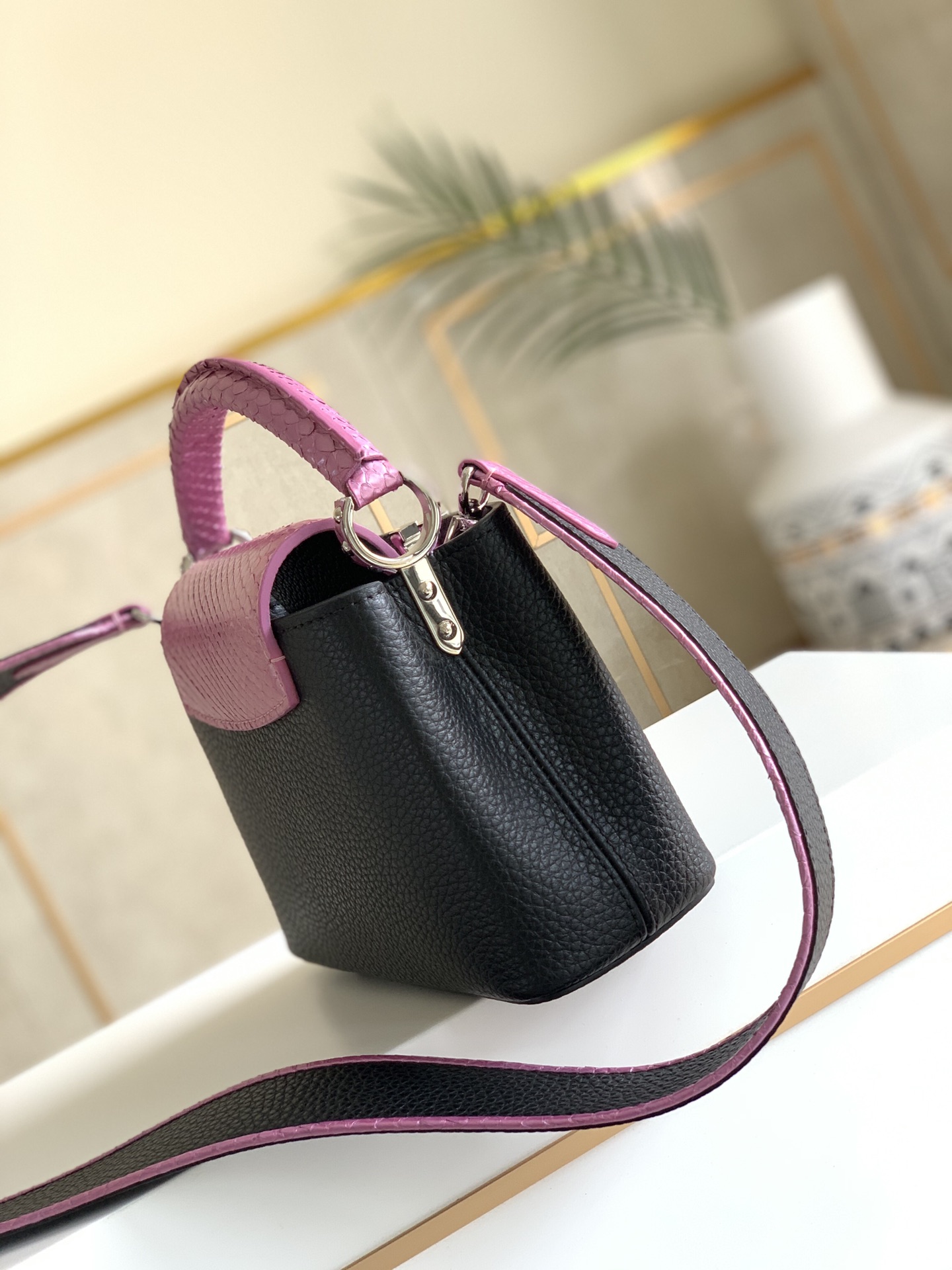 L*ouis V*uitton Top Bag 21x14x8cm