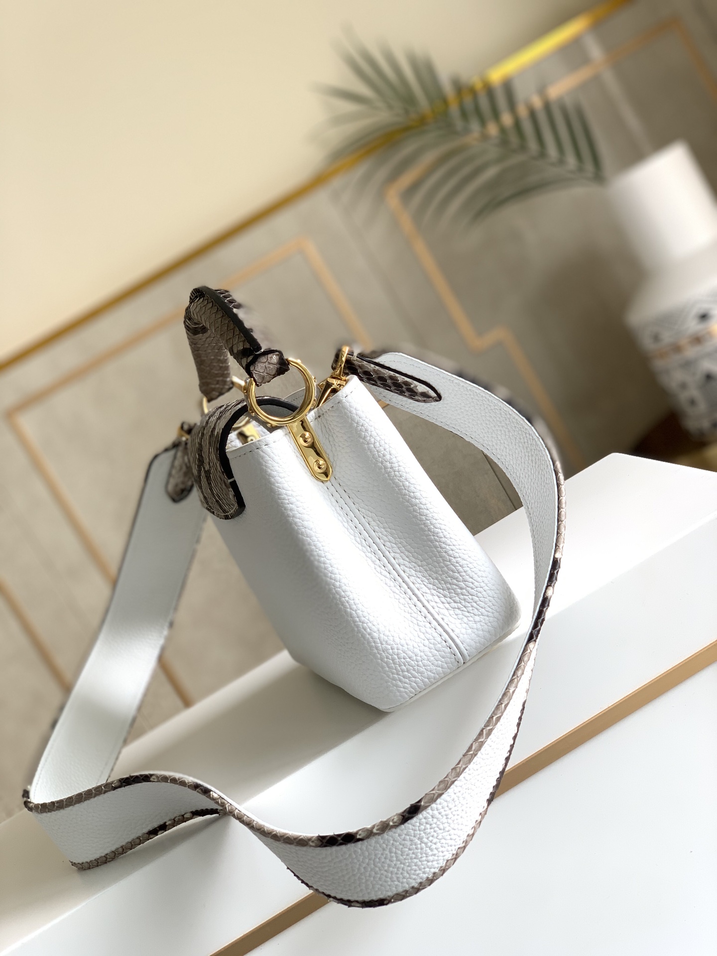 L*ouis V*uitton Top Bag 21x14x8cm