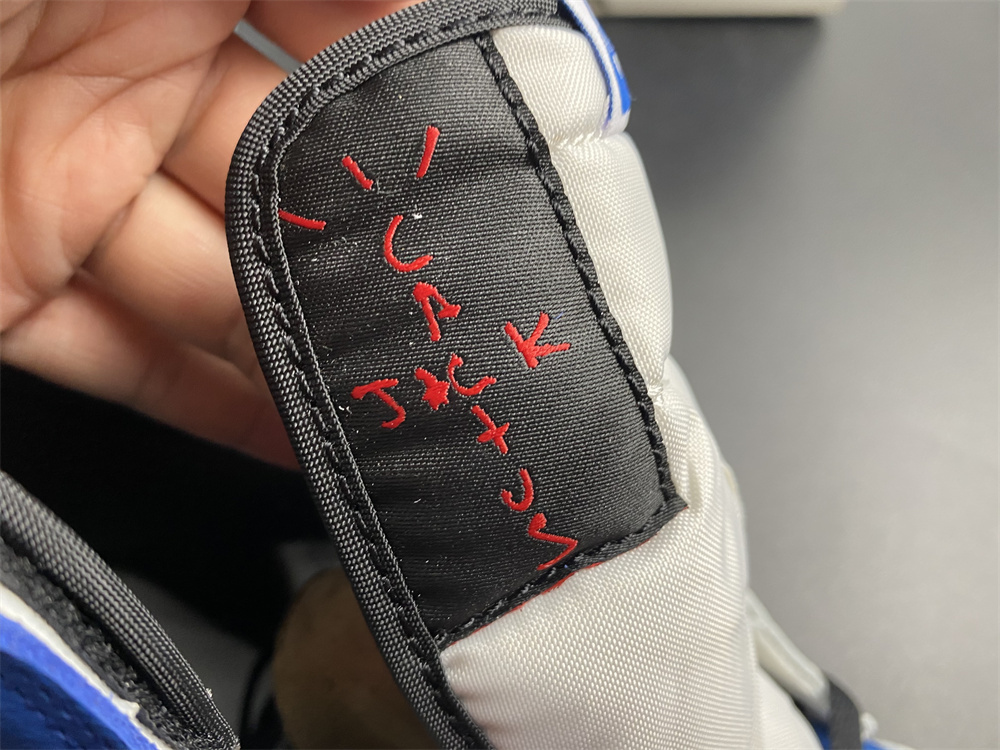 Air Jordan 1 Travis Scott DH3227-105