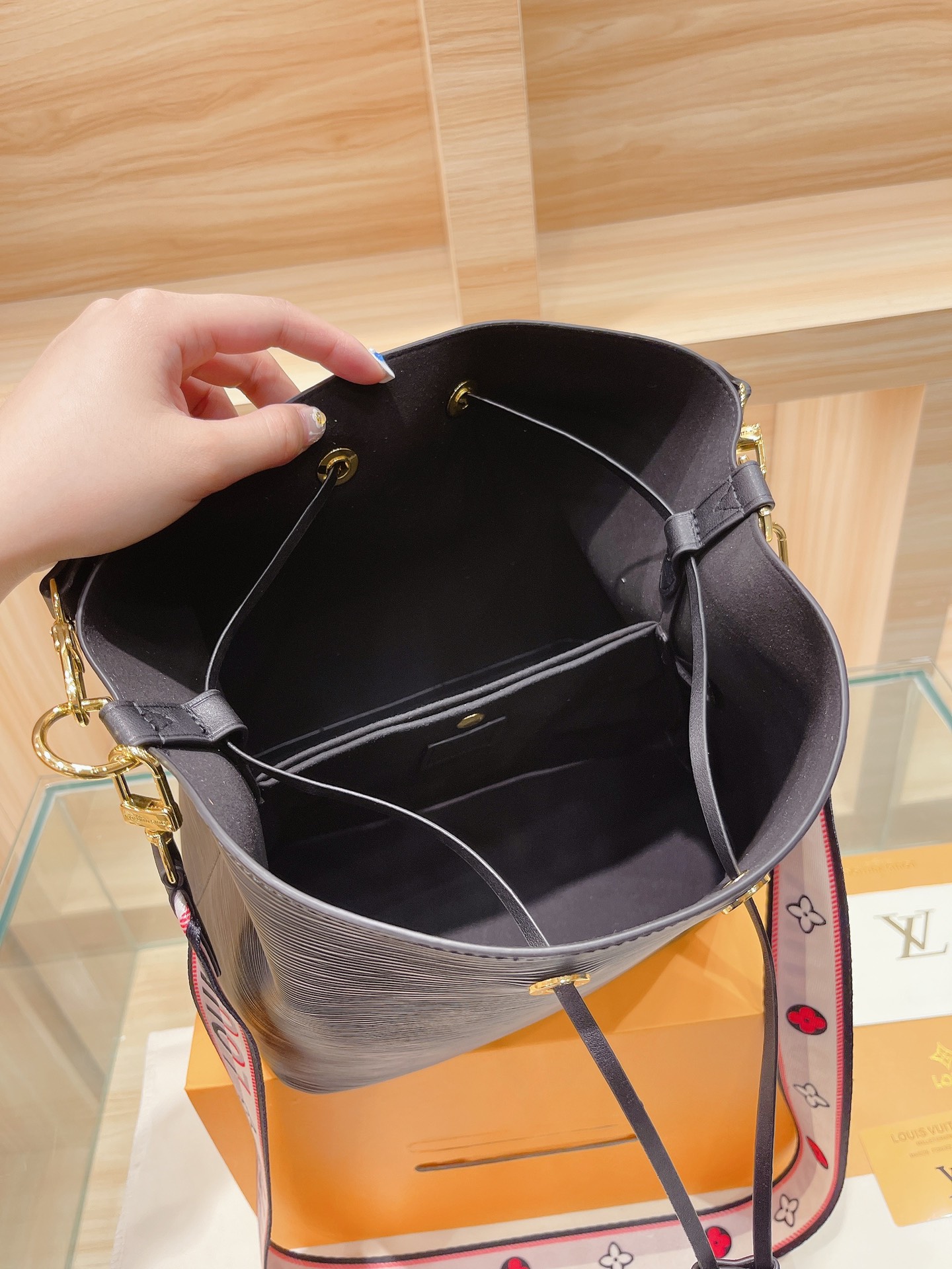 L*ouis V*uitton Top Bag 25*26cm