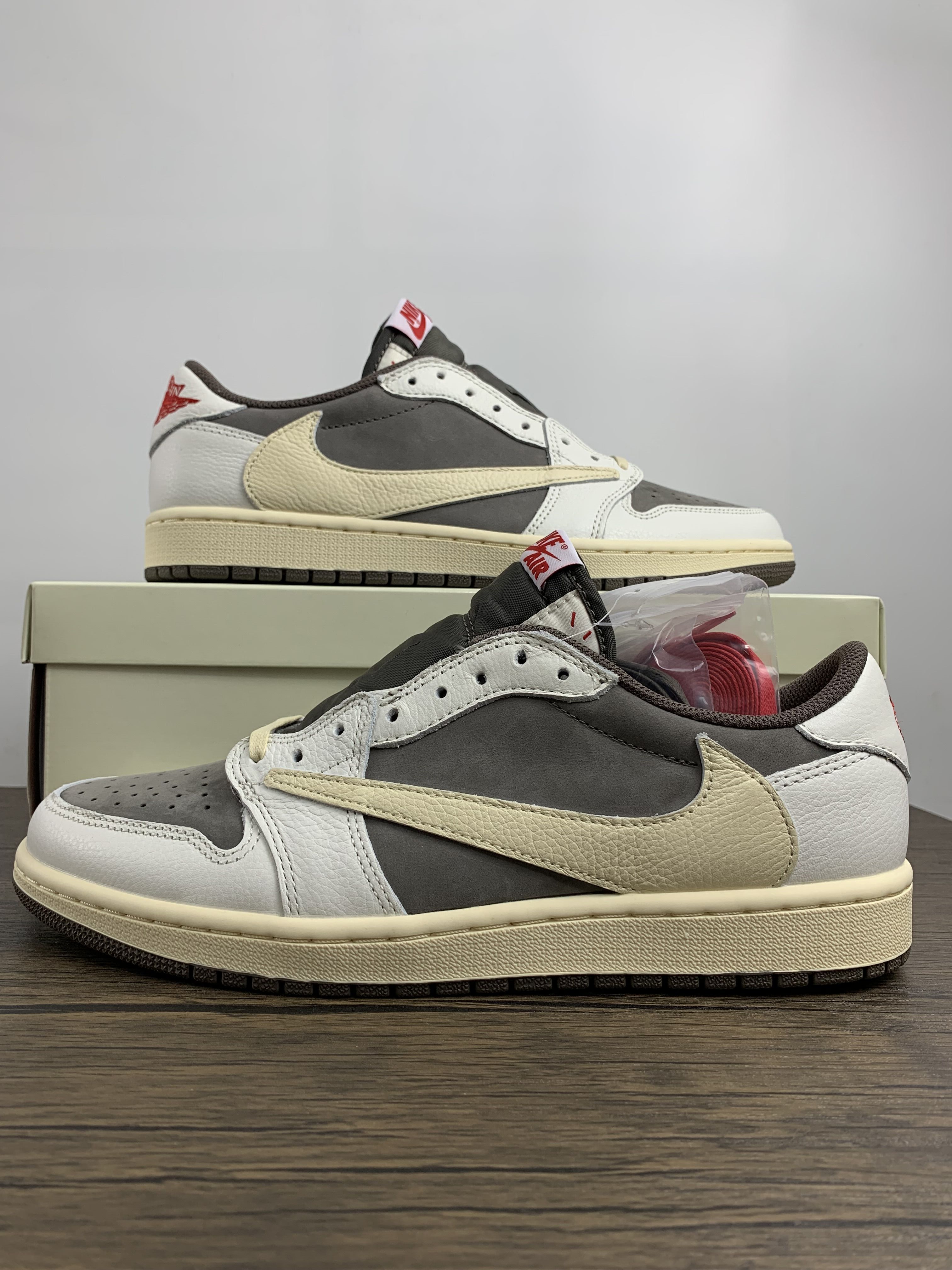 Travis Scott x Air Jordan 1 Low Reverse Mocha