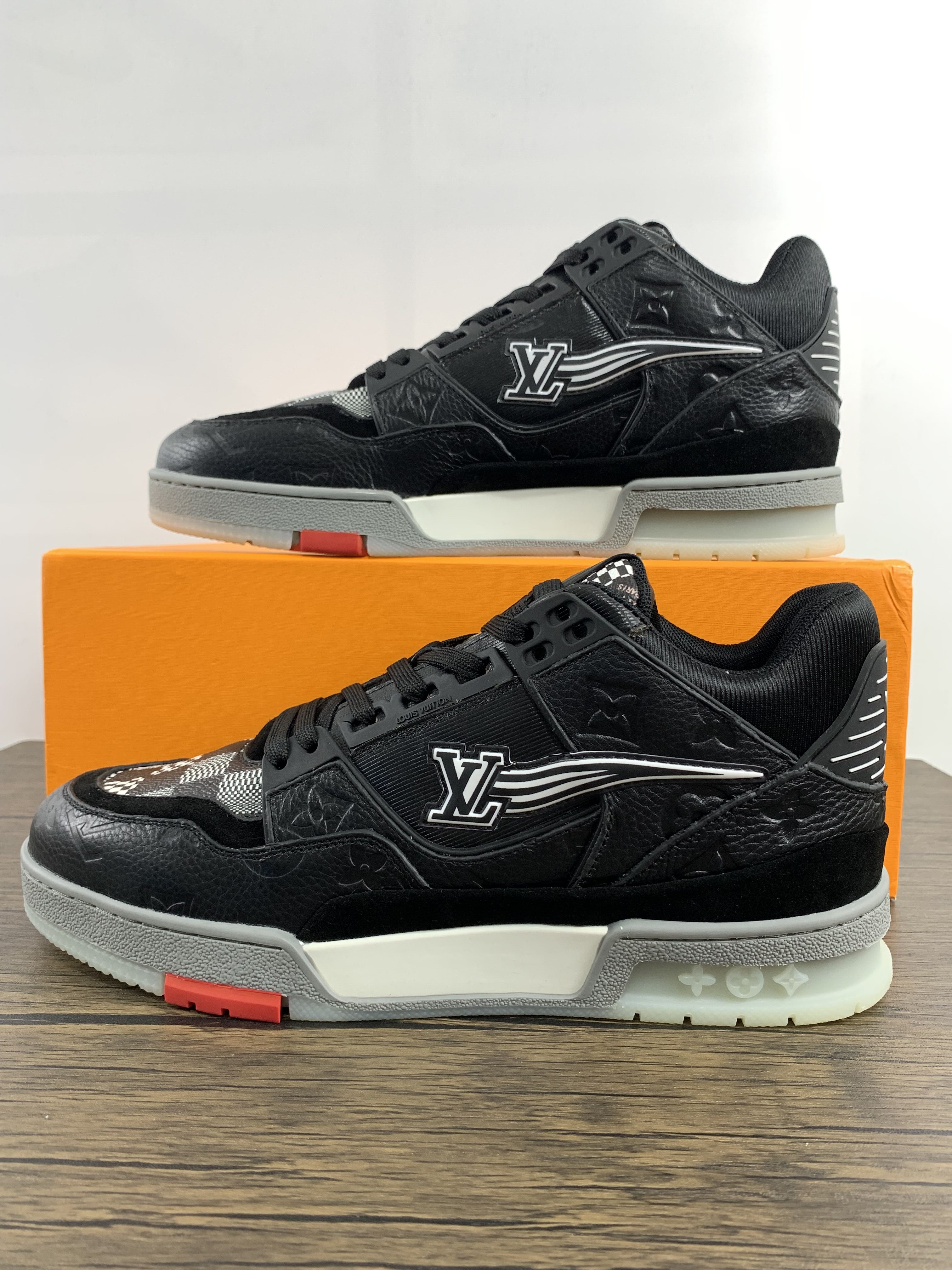 Men L*ouis V*uitton L*V Trainer Top Sneakers