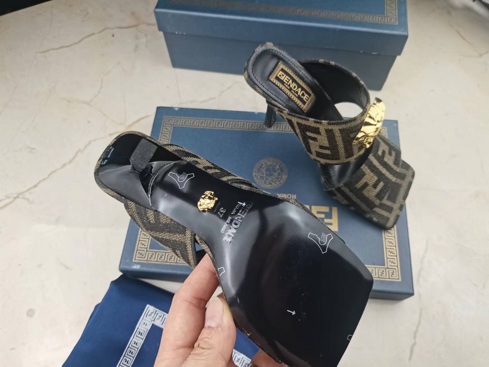 Women F*endi Top Quality Sandals