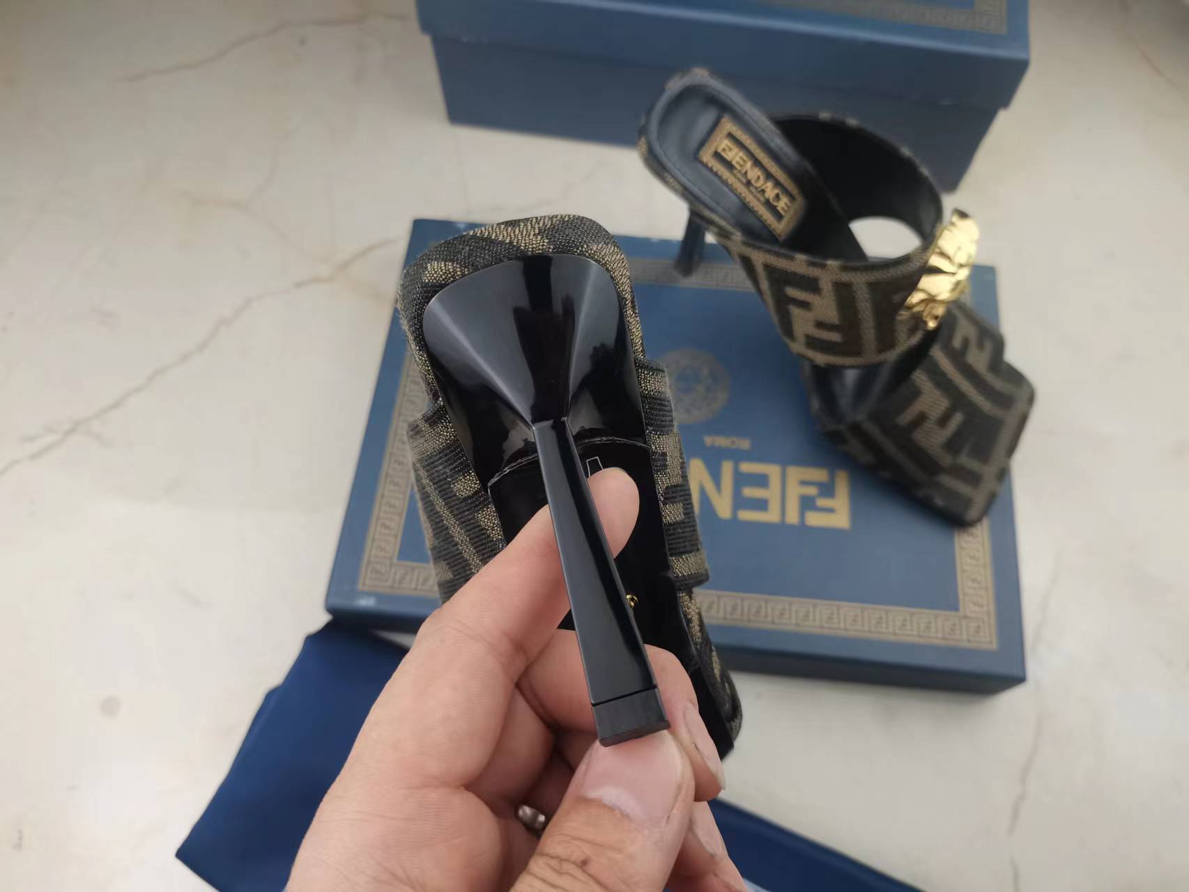 Women F*endi Top Quality Sandals