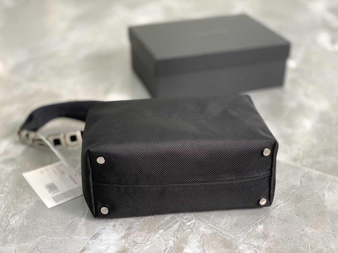 A*lexander W*ang Top Bag 22CM