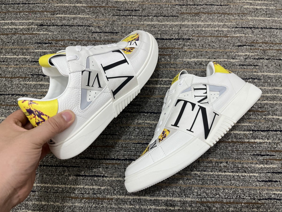 Men Women 𝑉*𝐴𝐿𝐸𝑁𝑇𝐼𝑁𝑂 Top Sneakers