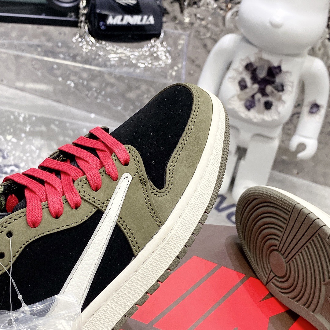 Travis Scott x Air Jordan 1 Low Reverse Mocha