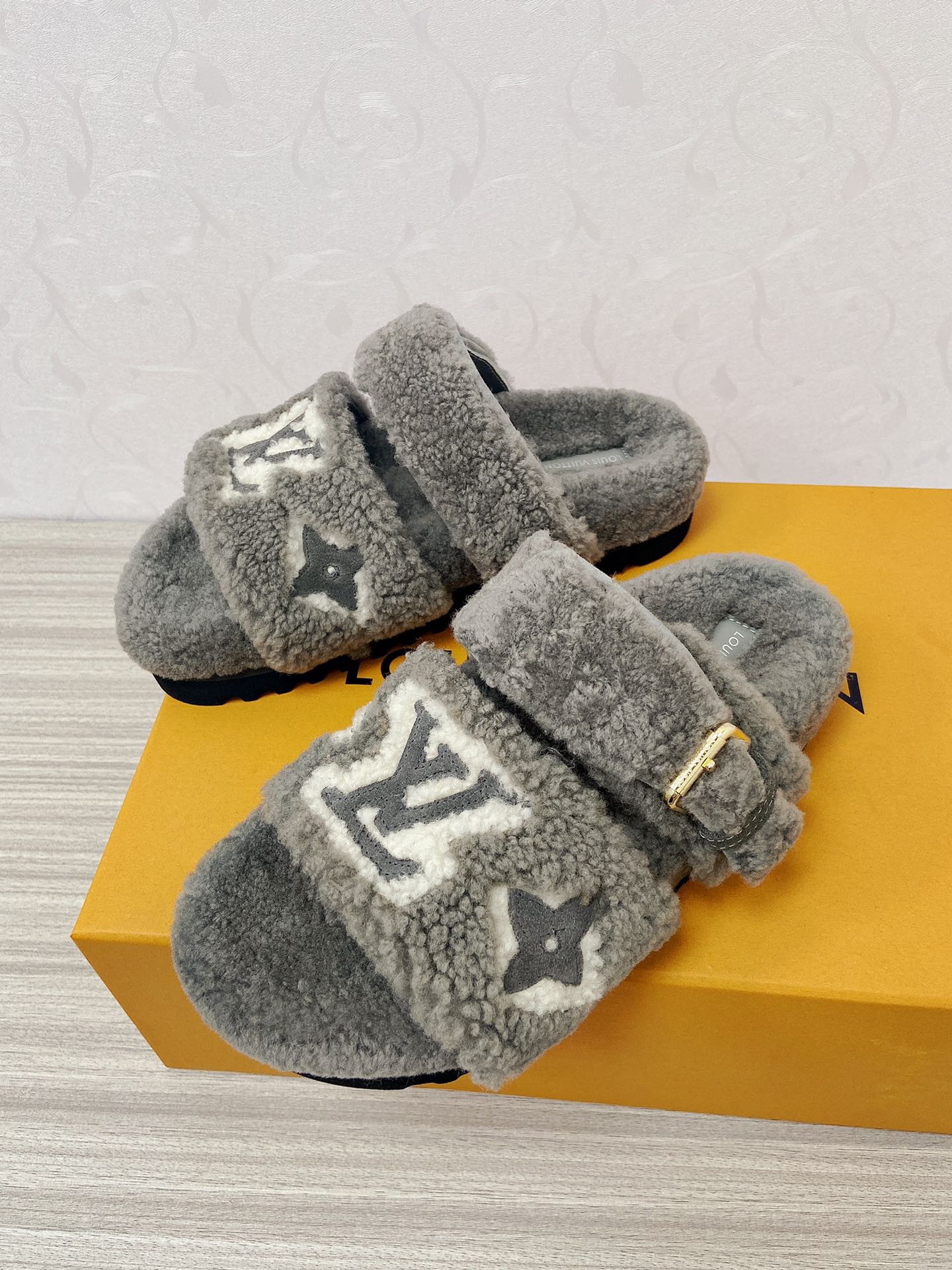 Women L*ouis V*uitton Top Sandals