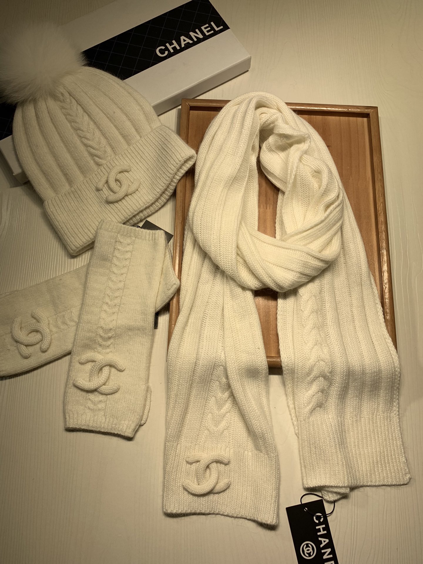 Women Men Hat+Gloves+The scarf C*hanel