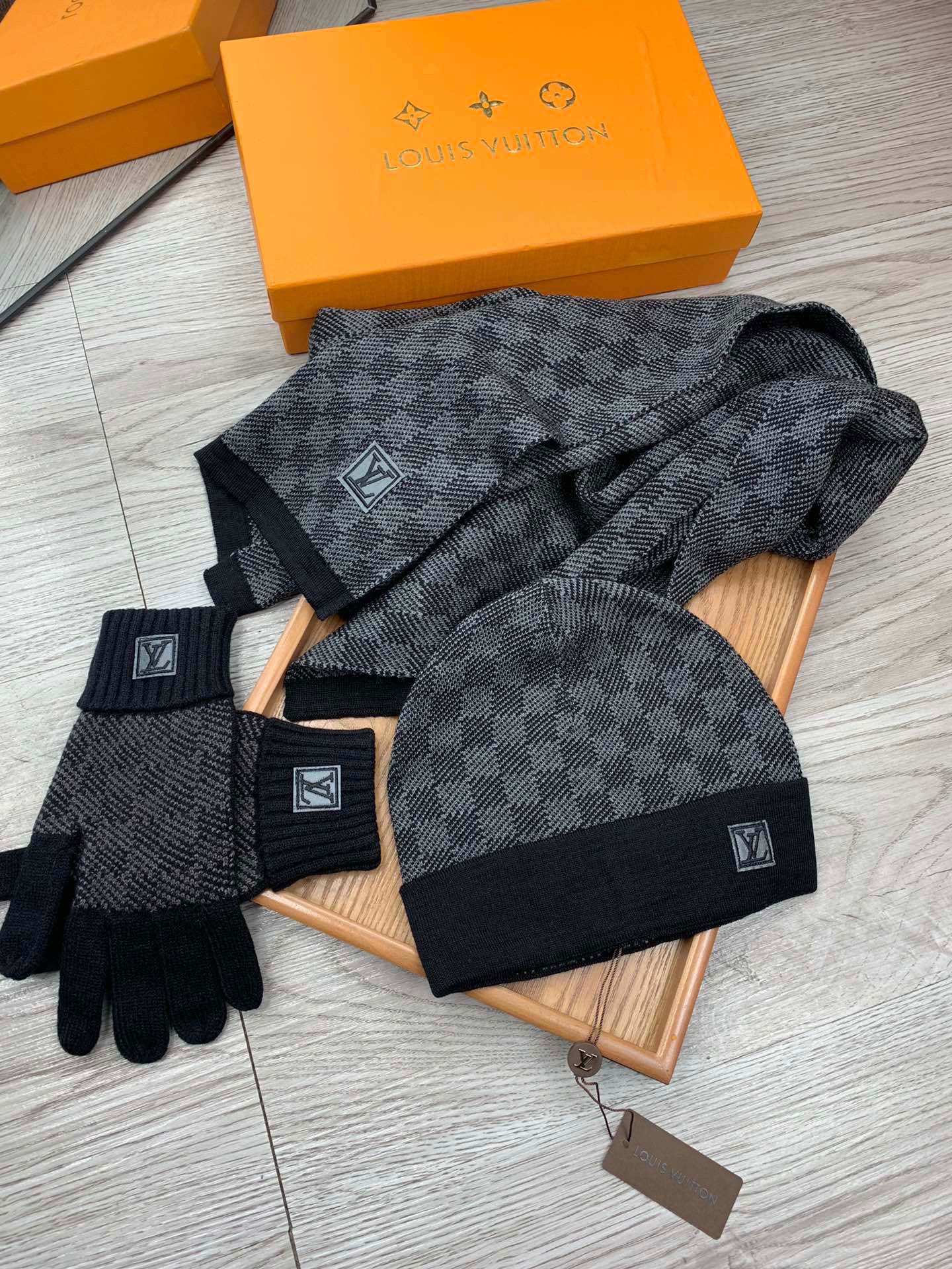 Women Men Hat+Gloves+The scarf L*V