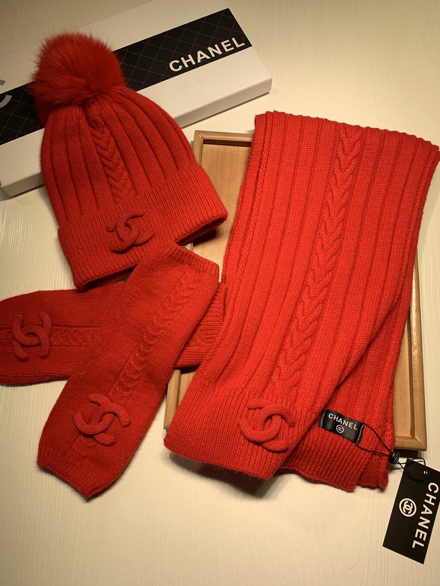 Women Men Hat+Gloves+The scarf C*hanel