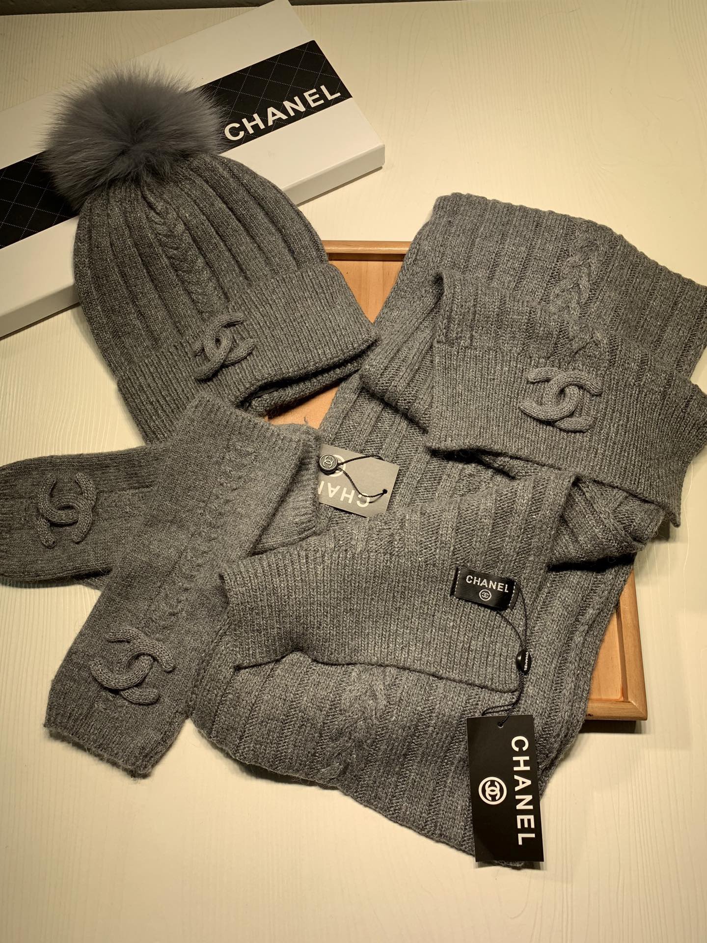 Copy Women Men Hat+Gloves+The scarf C*hanel