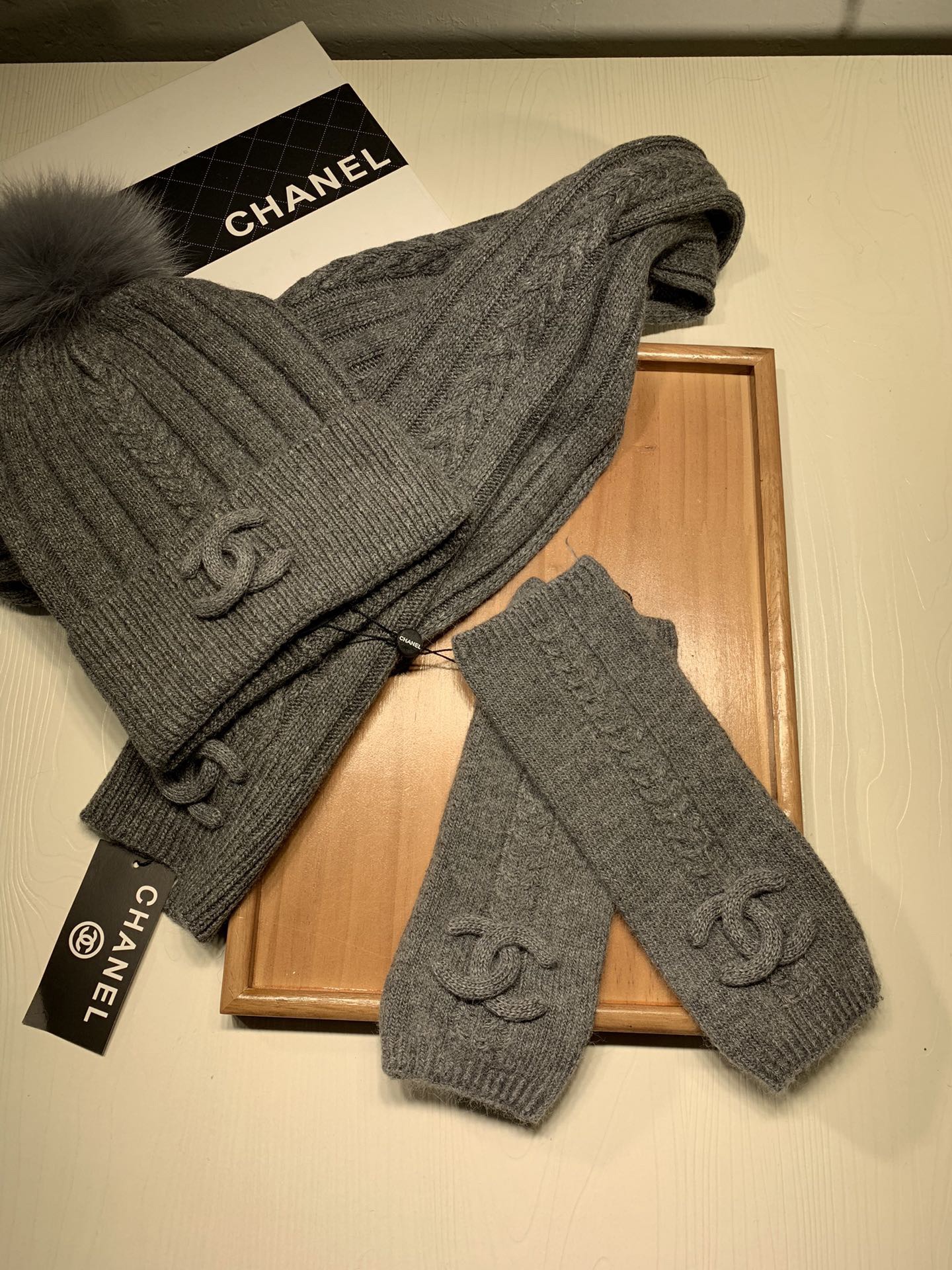 Copy Women Men Hat+Gloves+The scarf C*hanel