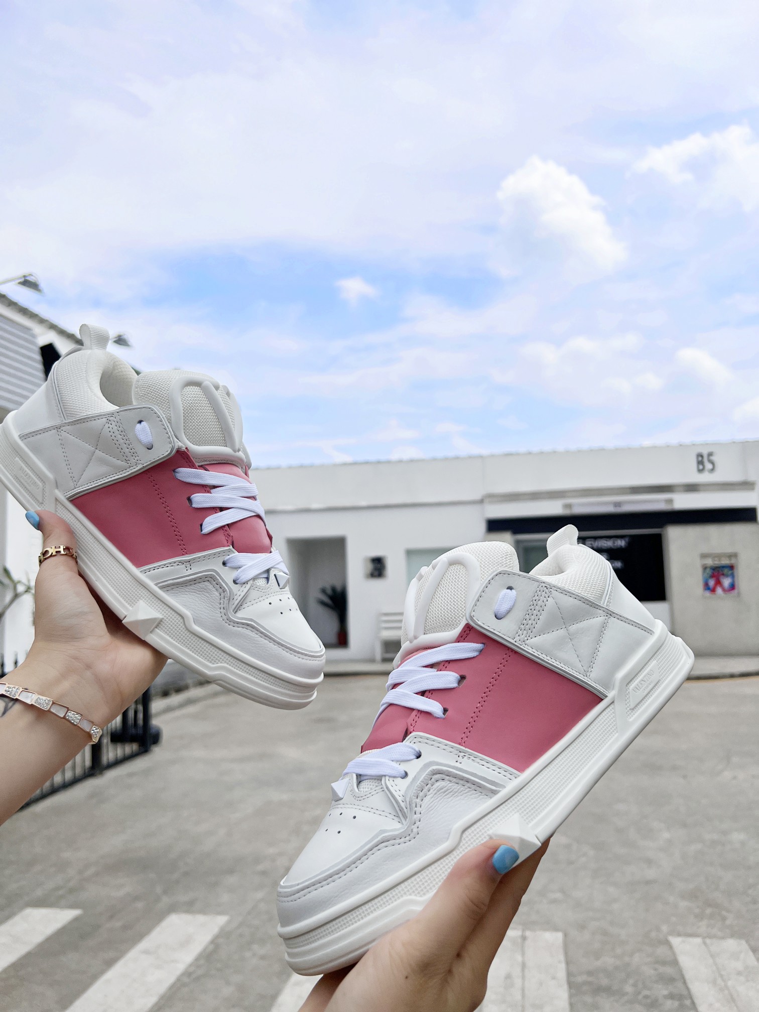 Men Women V*ALENTINO Sneakers Maikesneakers