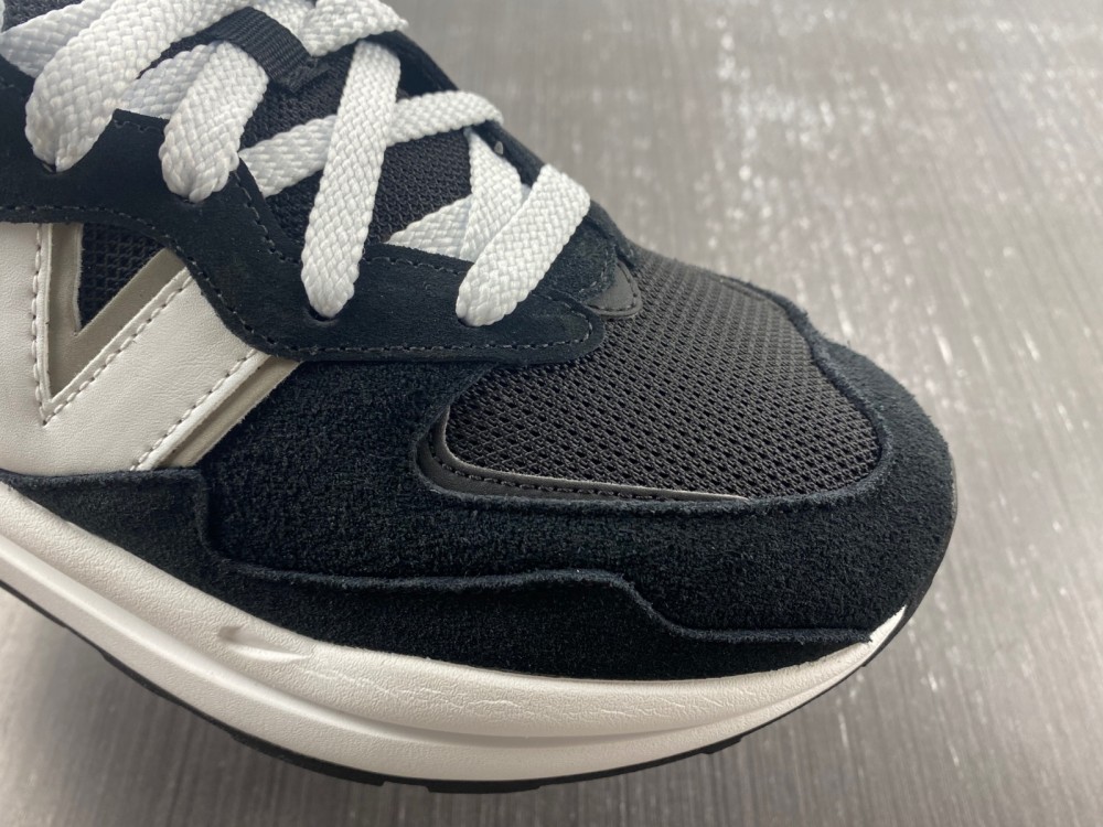 N*ew B*alance Sneakers Maikesneakers