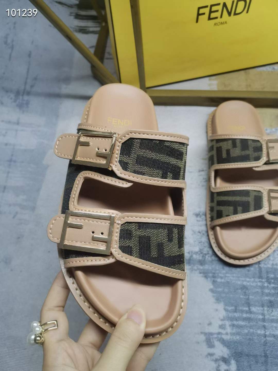 Women Men F*endi Top Sandals （ ）