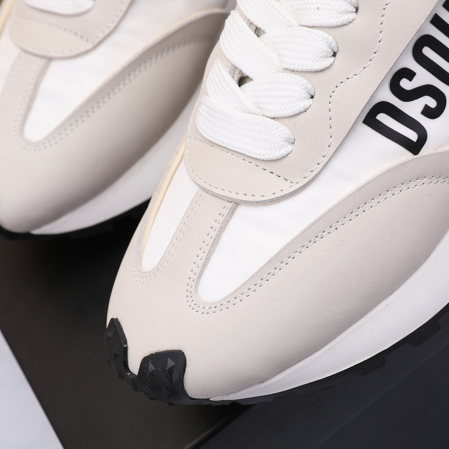 Men O*ff W*hite Top Sneakers