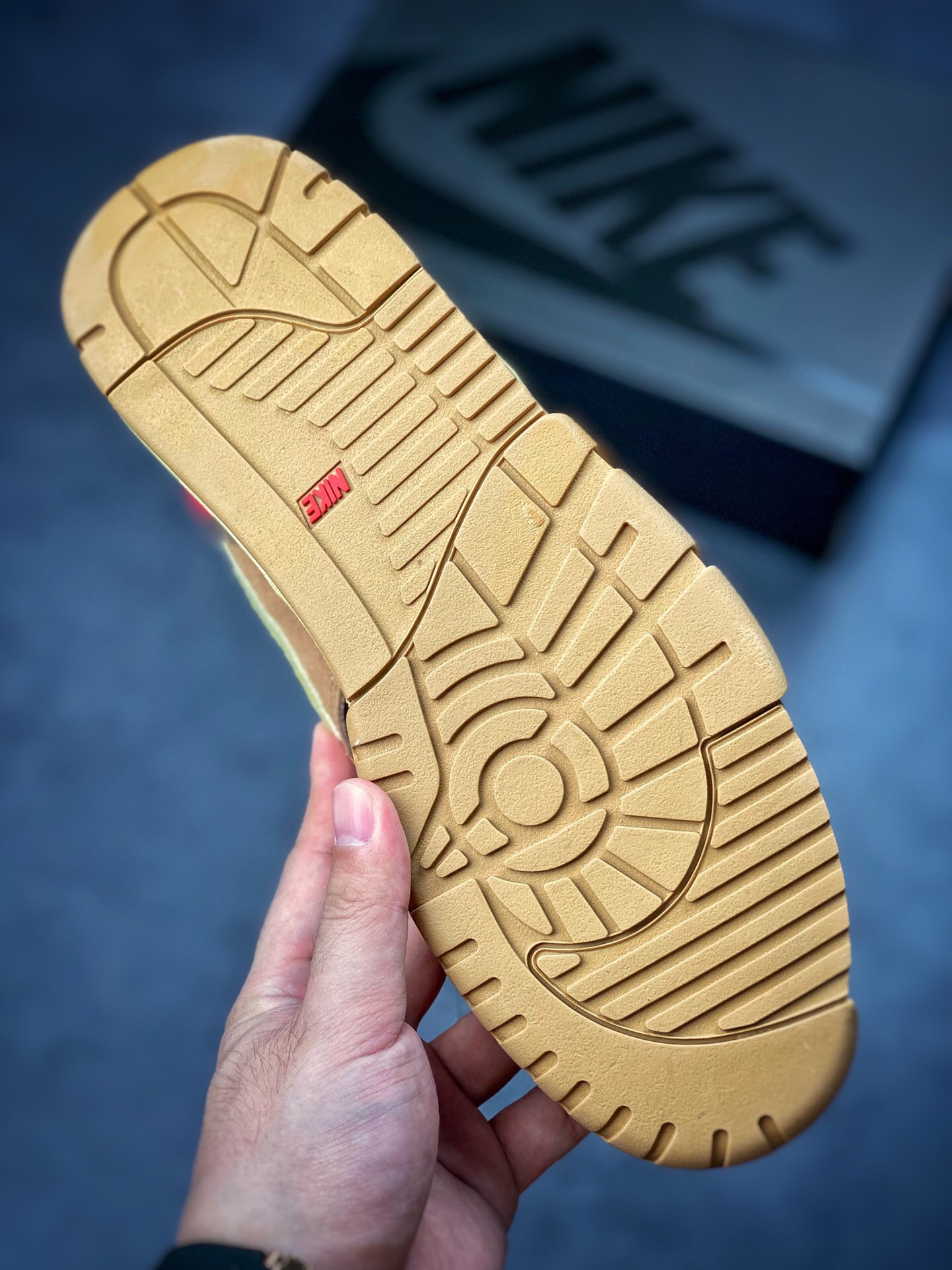 Men clot Nike Air Max 1 kiss of death