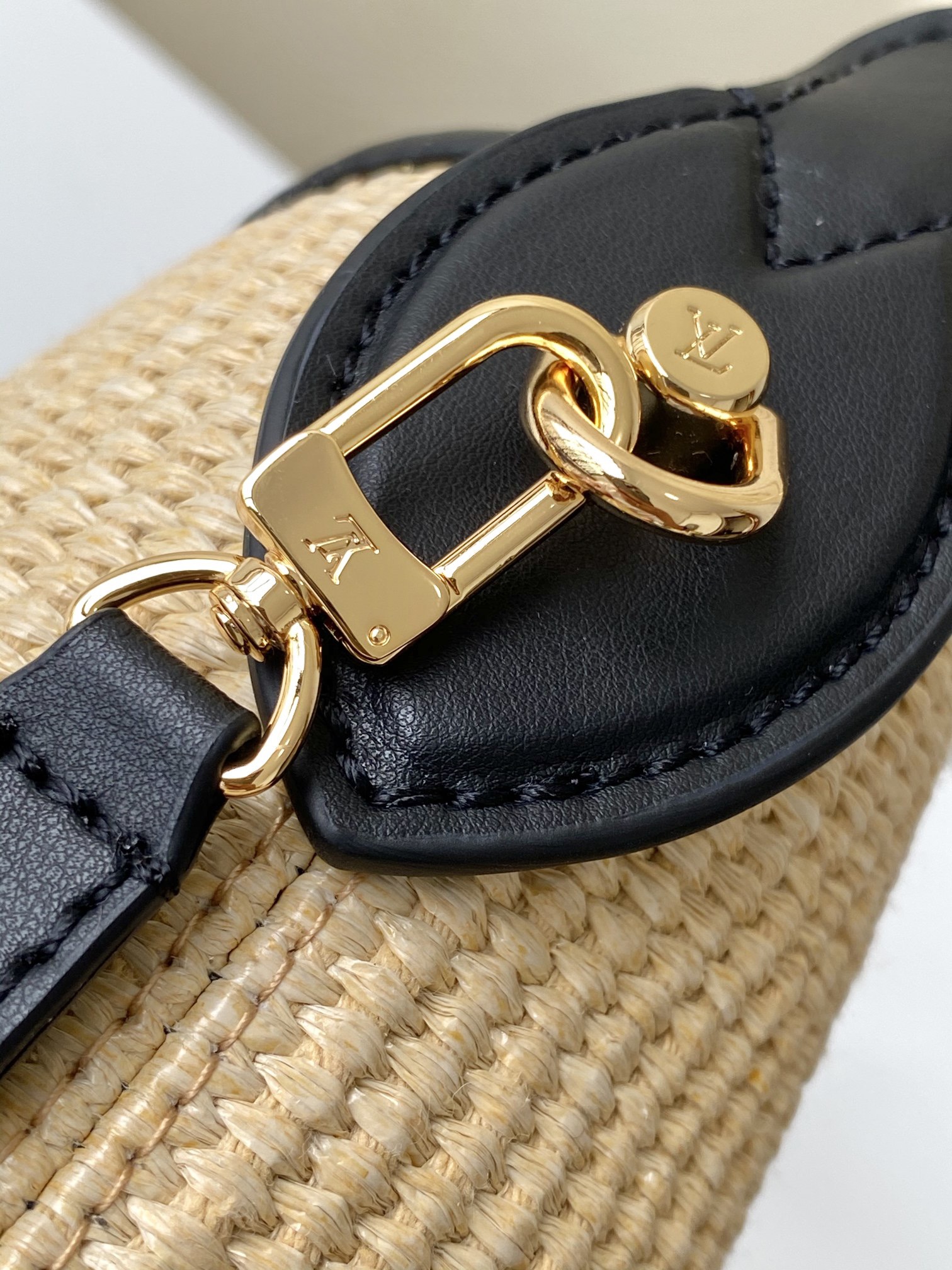 L*ouis V*uitton m4631859961 Top Bag