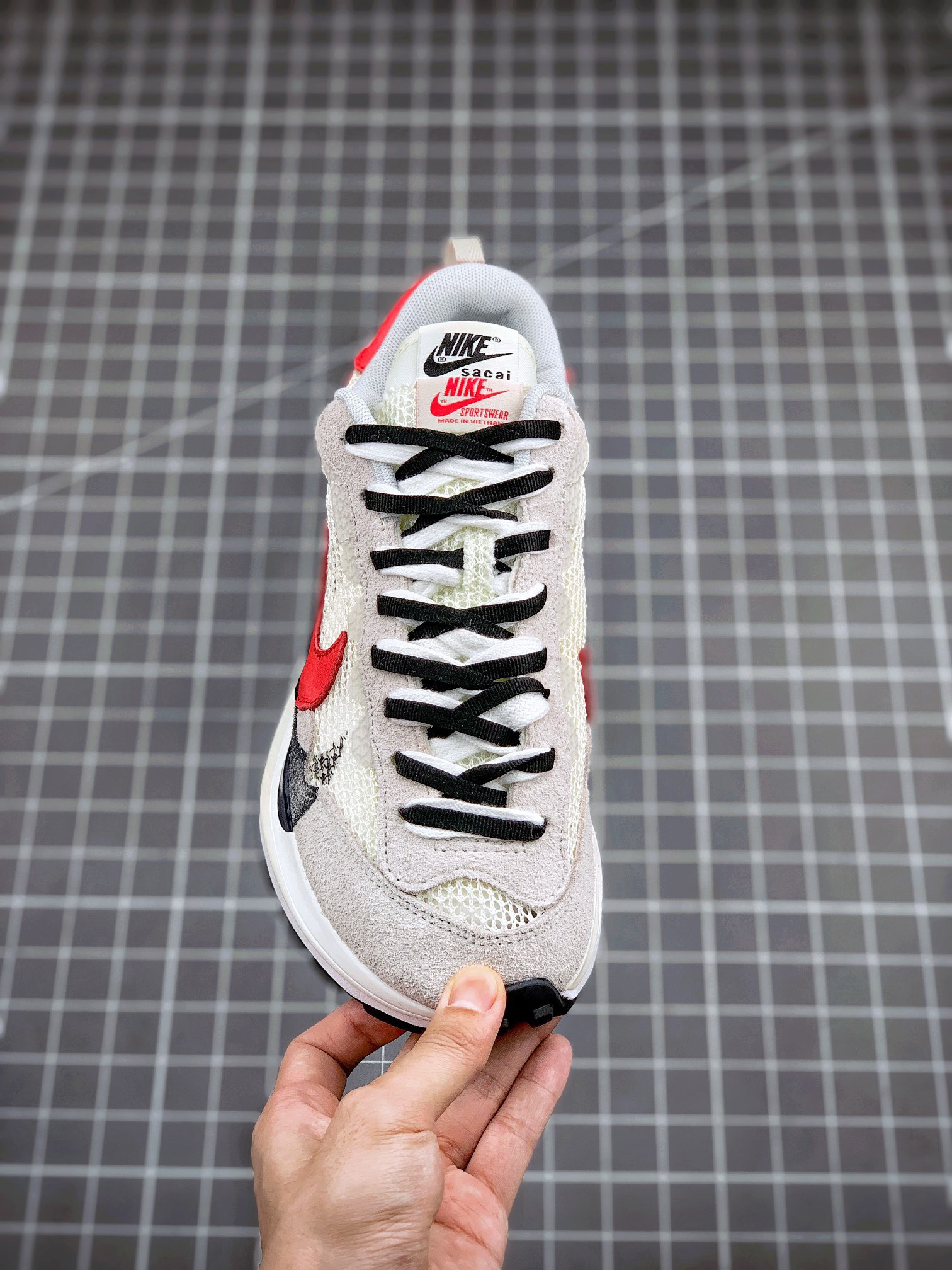 Sacai+Nike vaporwaffle sesame void