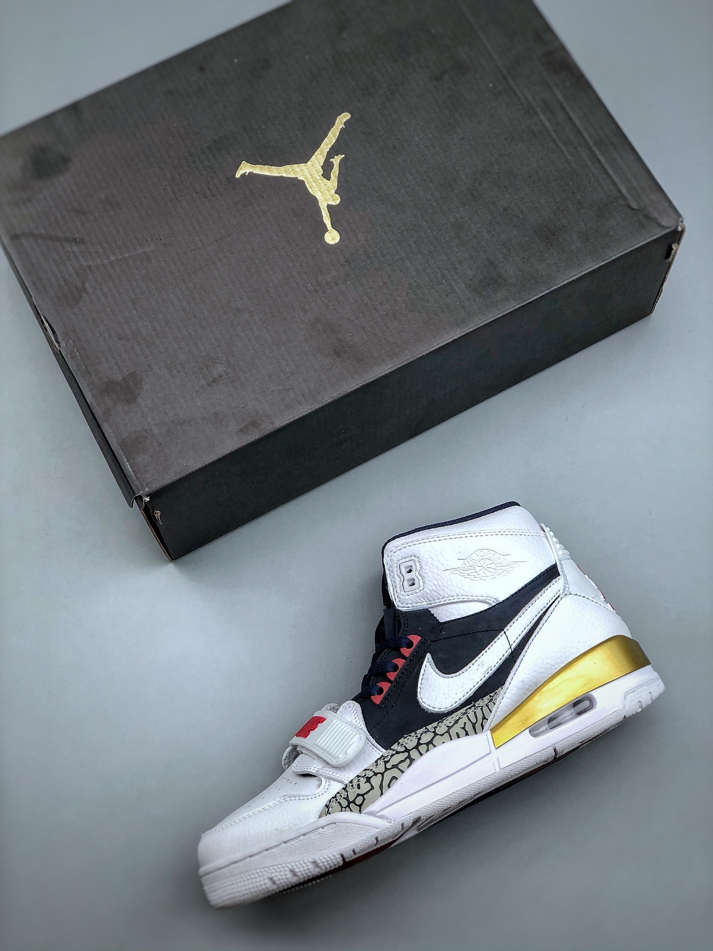 NIKE Air Jordan Legacy 312