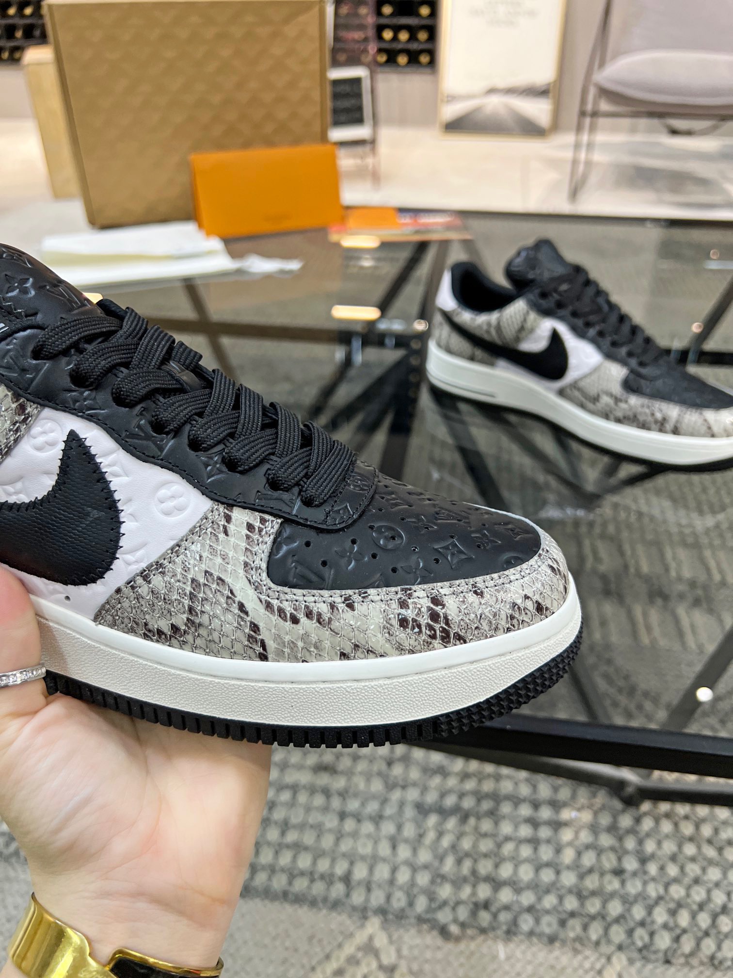 Men Women L*ouis V*uitton x NIKE Sneakers Maikesneakers