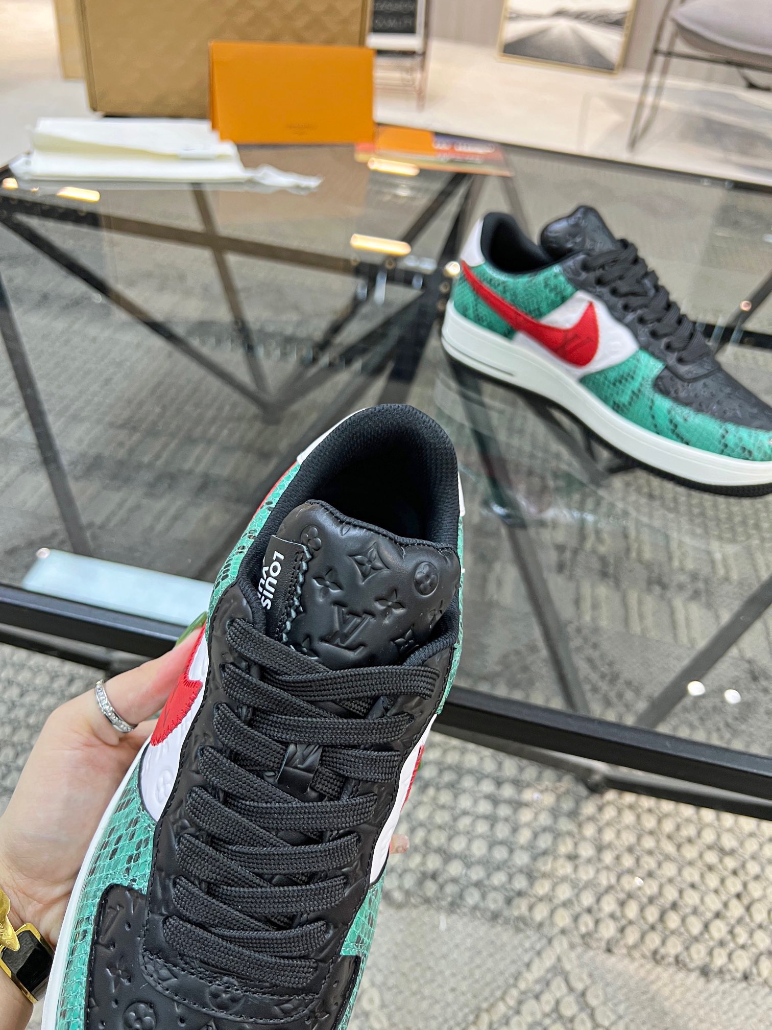 Men Women L*ouis V*uitton x NIKE Sneakers Maikesneakers