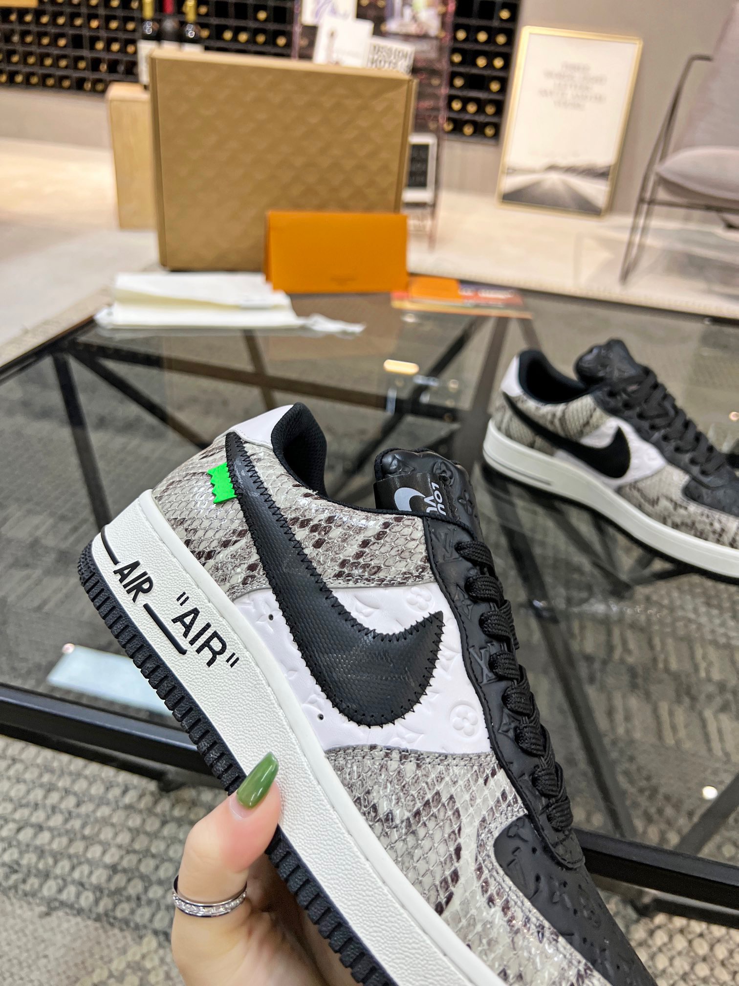 Men Women L*ouis V*uitton x NIKE Sneakers Maikesneakers