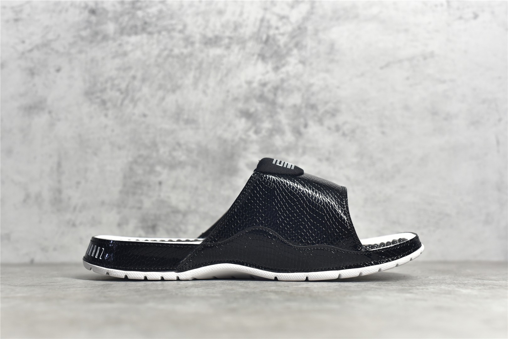 Nike Air Jordan 11 Slippers